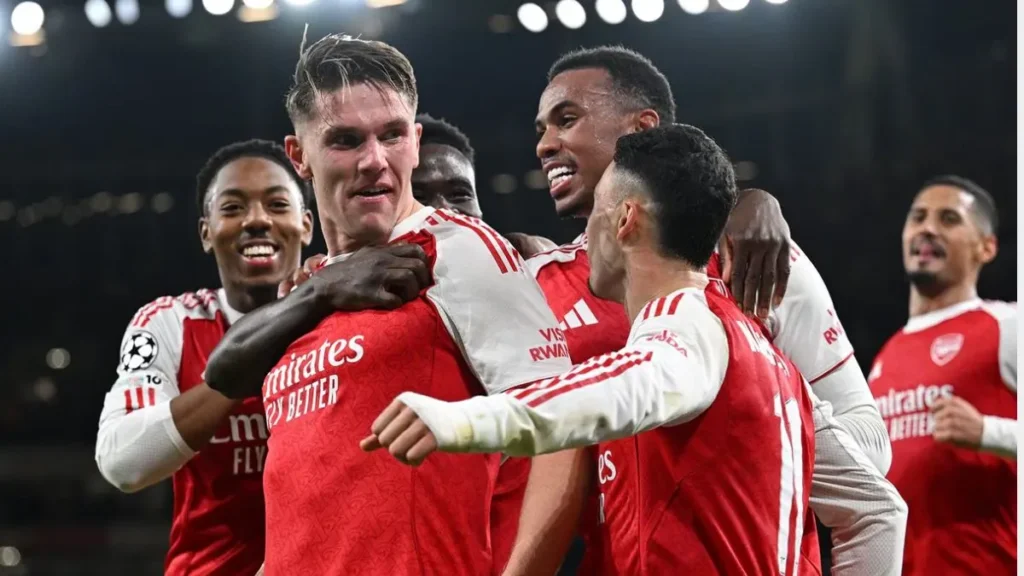 Arsenal Celebrating after Winning the match